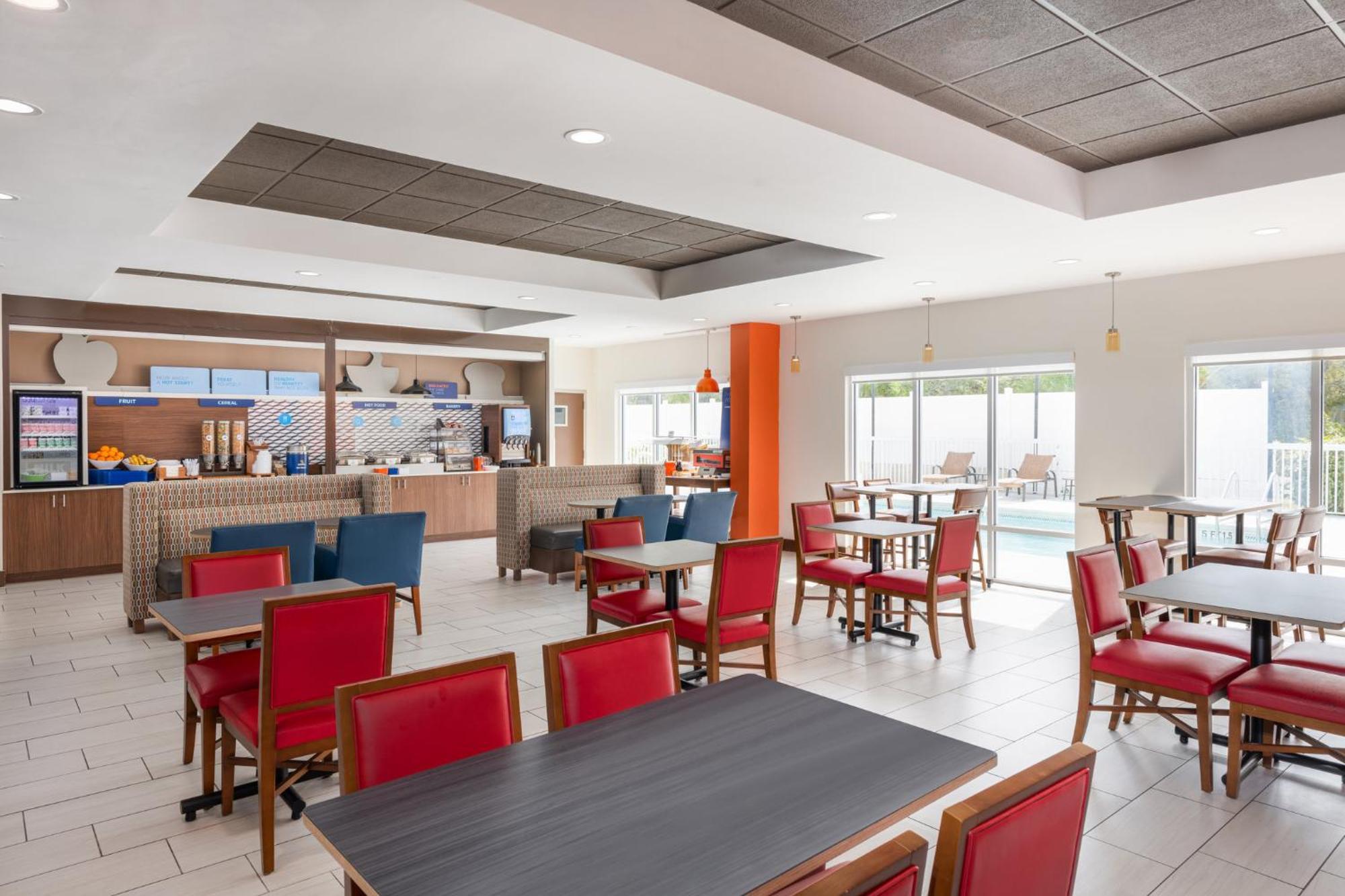 Holiday Inn Express - Spring Hill By Ihg Esterno foto