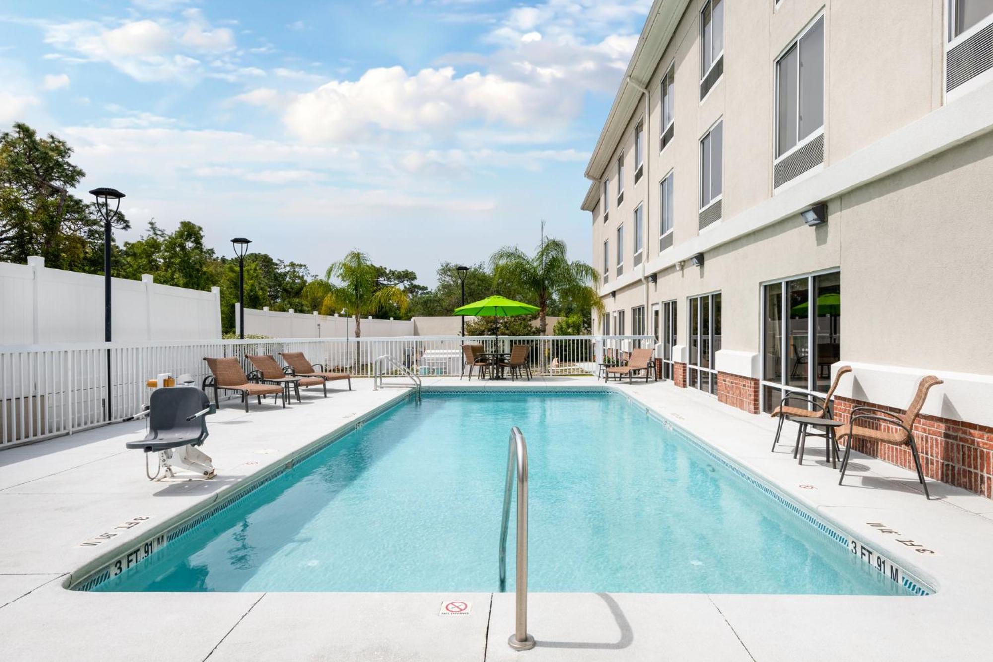 Holiday Inn Express - Spring Hill By Ihg Esterno foto