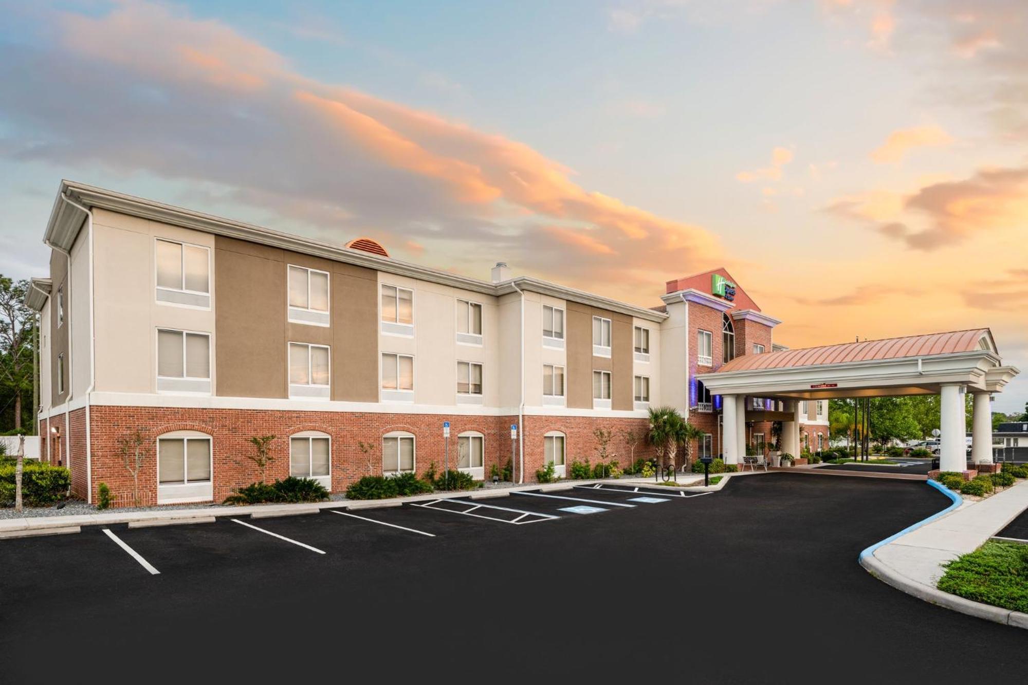 Holiday Inn Express - Spring Hill By Ihg Esterno foto