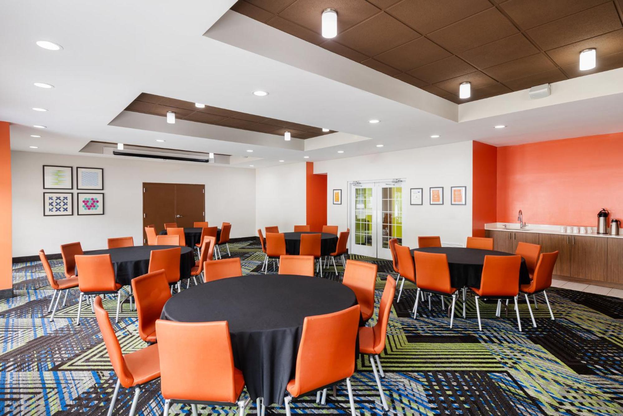 Holiday Inn Express - Spring Hill By Ihg Esterno foto