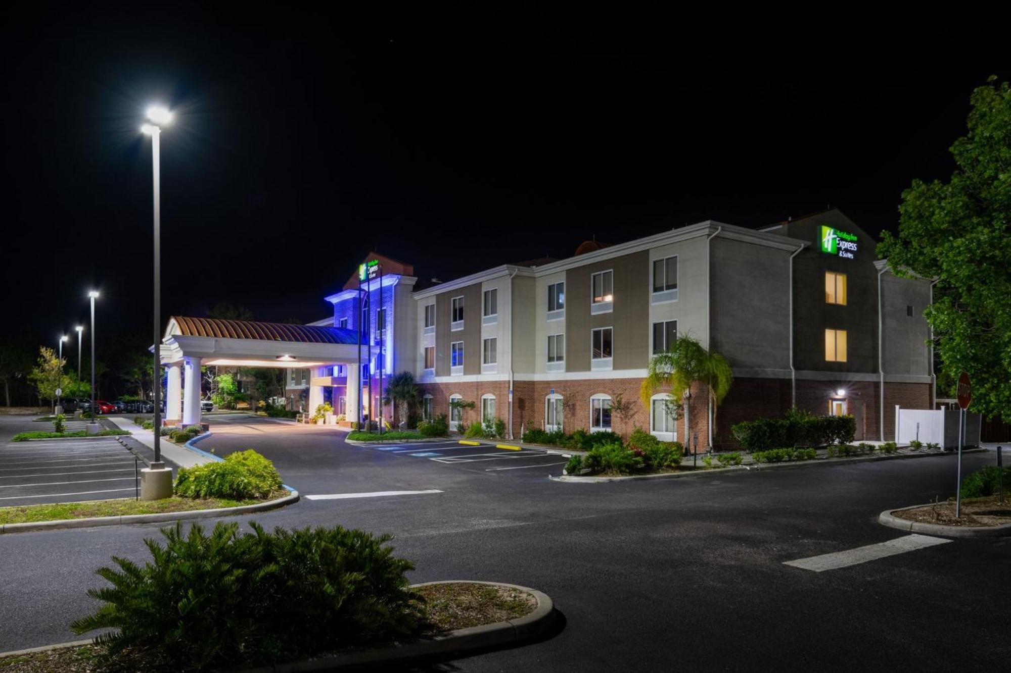 Holiday Inn Express - Spring Hill By Ihg Esterno foto
