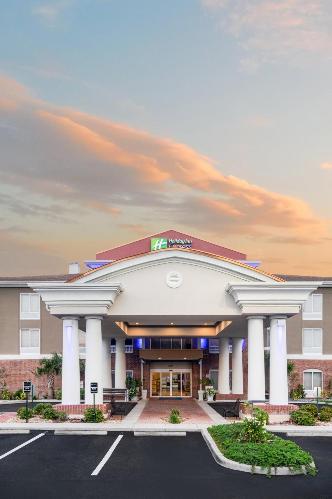 Holiday Inn Express - Spring Hill By Ihg Esterno foto