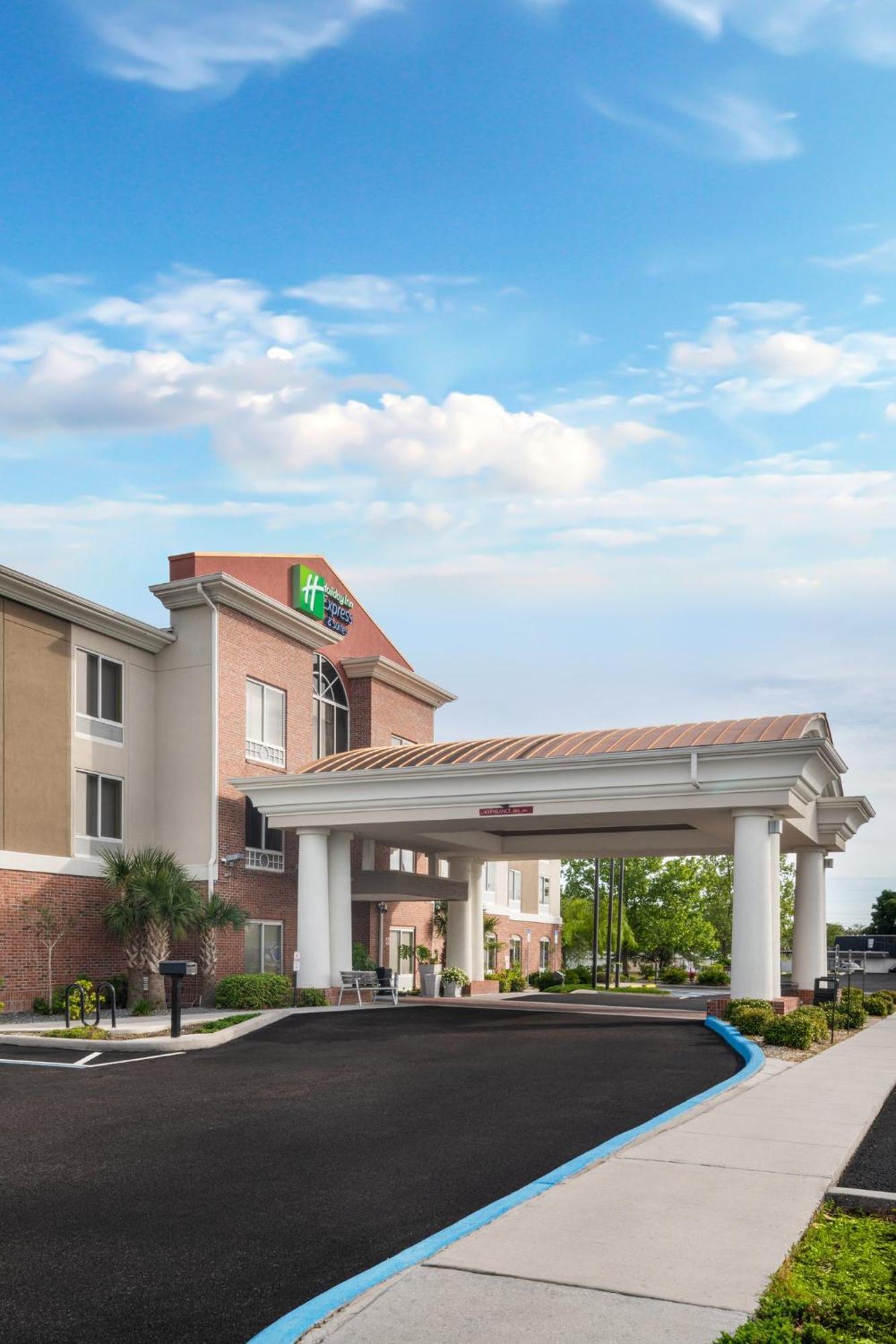 Holiday Inn Express - Spring Hill By Ihg Esterno foto